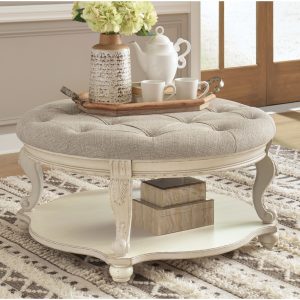 T743-21 Realyn Cocktail table